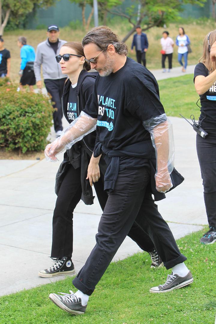  Phoenix i Mara nisu otkrivali javnosti nikada puno o svojoj romansi pa su tako i rođenje djeteta htjeli zadržati za sebe, ali ovu informaciju medijima je otkrio redatelj Victor Kossakovsky.