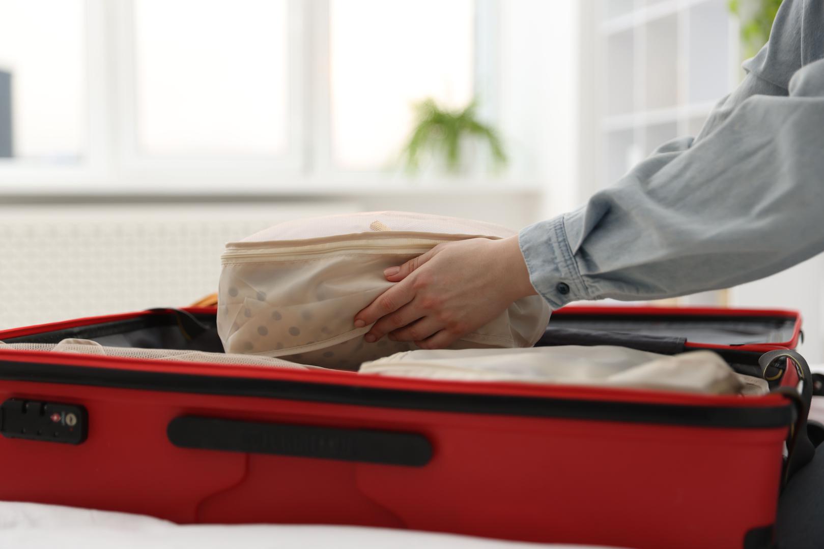 Bik: Bikovima ponedjeljak donosi priliku za redefiniranje uvjerenja i planiranje budućnosti. Energija Jarca aktivira vaše polje učenja i putovanja, pa je dan idealan za početak novog obrazovnog ciklusa ili planiranje puta. Financijski preokret je vrlo izgledan: budite otvoreni za ponude koje stižu iznenada.