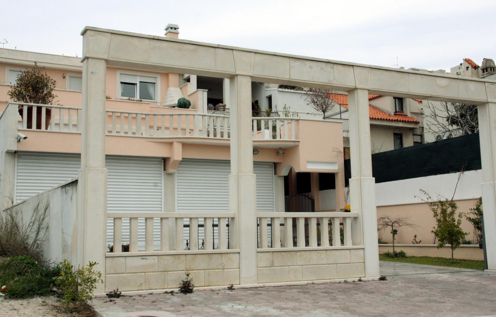 Inače, Ankičino djevojačko prezime je Lalin, a oni dvoje vjenčali su se 1. srpnja 1989. godine u Vatrogasnom domu u Kaštel Sućurcu.