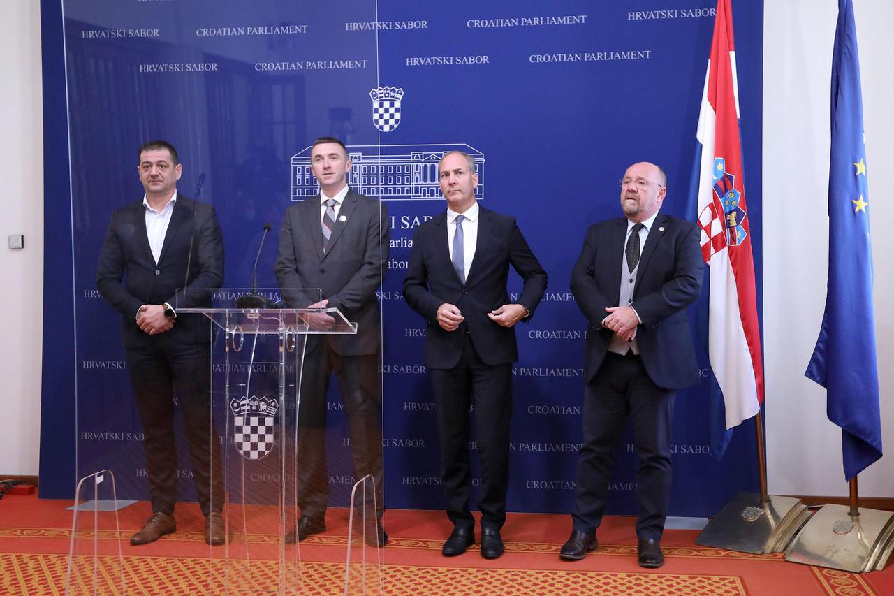 Zagreb: Konferencija za medije novog predsjednika Domovinskog pokreta Penave 