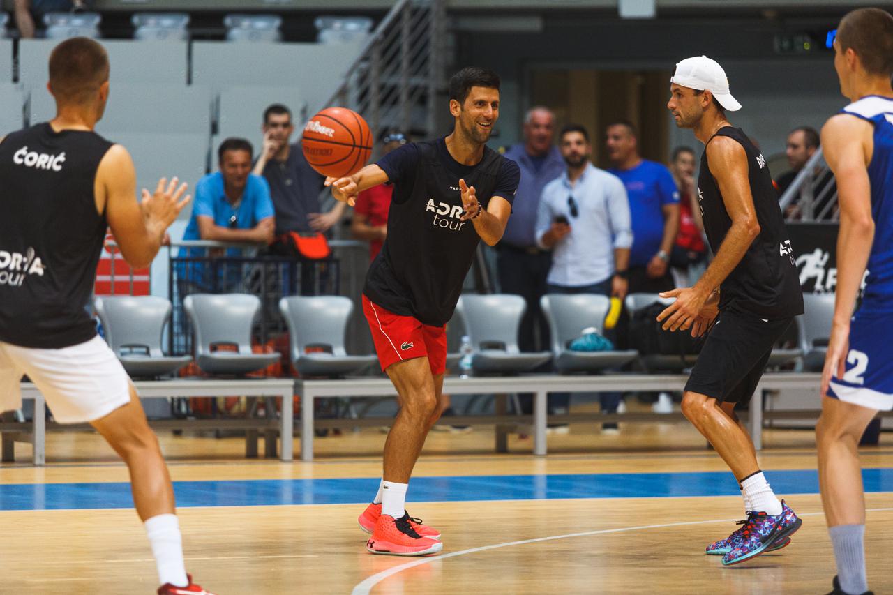 Novak Đoković zaigrao košarku