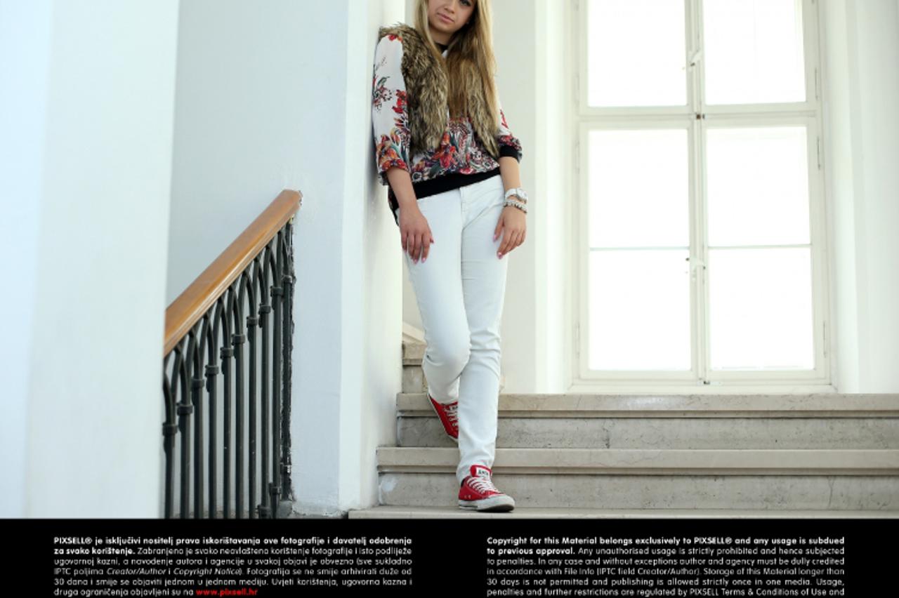 '22.10.2013., Zagreb - Gornjogradska gimnazija, Lamia Belosevic, ucenica koja je dobitnica nagrade Luka Ritz.  Photo: Sanjin Strukic/PIXSELL'