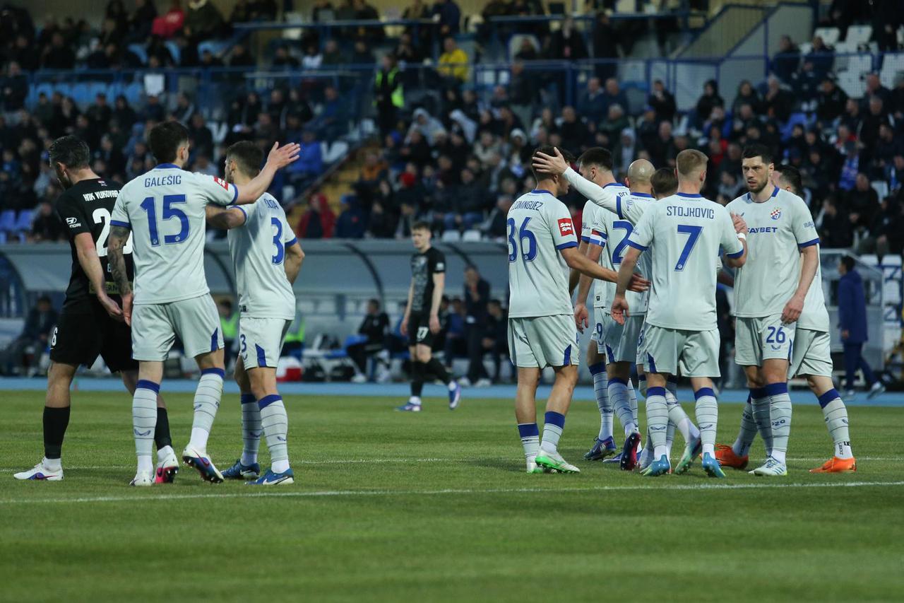 Osijek: Modno usklađen trener Vukovara na utakmici s Dinamom