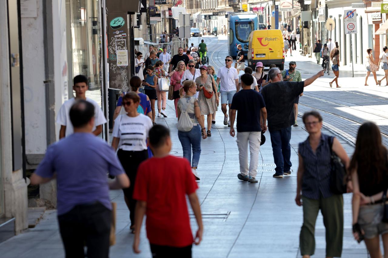 Zagreb: Ljetni, sunčani ponedjeljak 