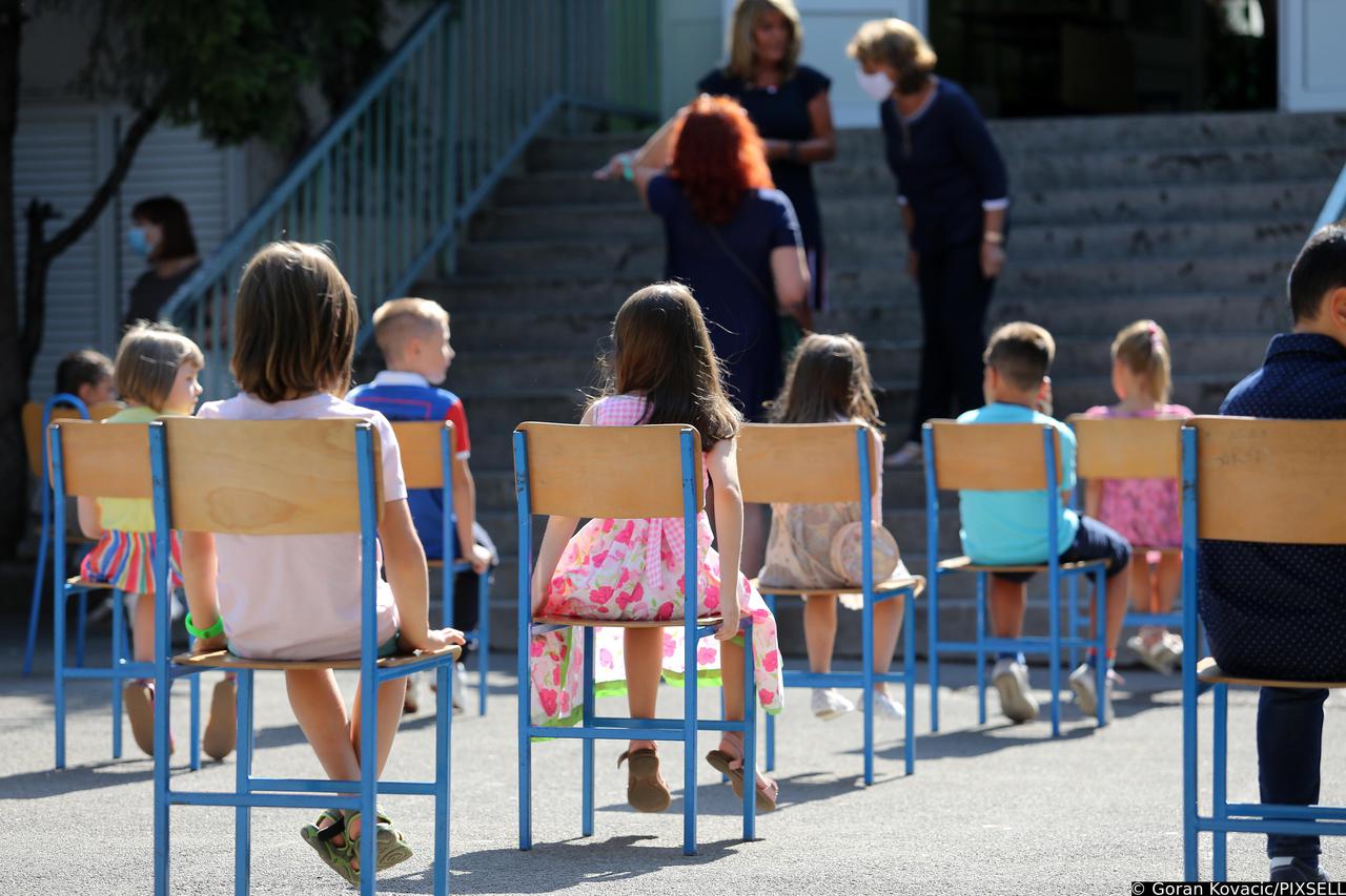 Rijeka: Prvi dan škole prvašića Osnovne škole Trsat