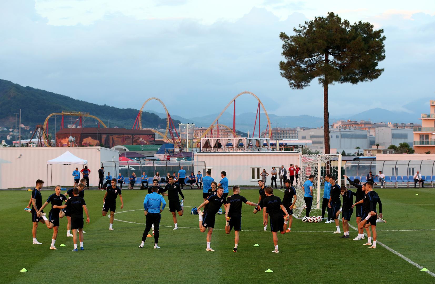 Niti ruska niti hrvatska vrsta nisu trenirale na travnjaku stadiona Fišt kako bi se teren sačuvao u što boljem stanju za subotnji ogled.