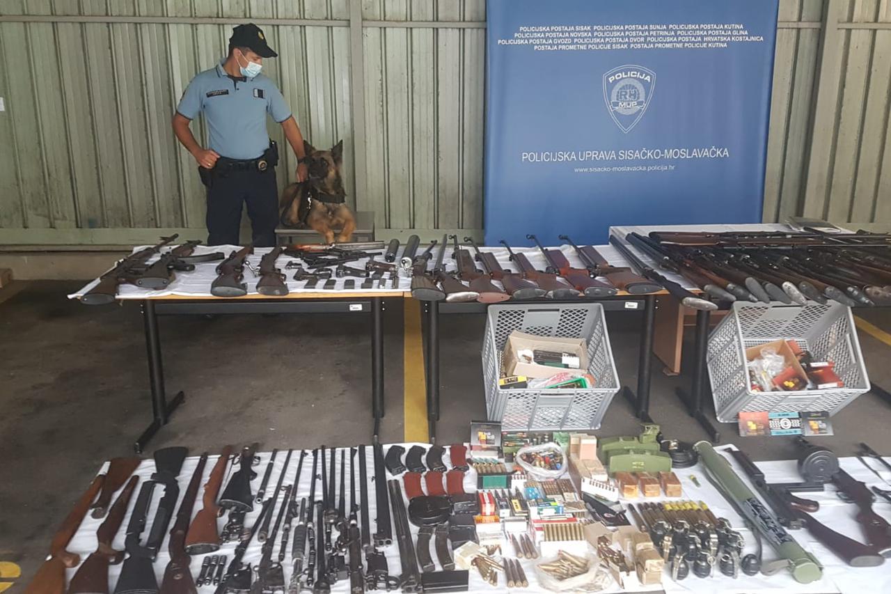 Kod muškarca (61) pronađen arsenal oružja