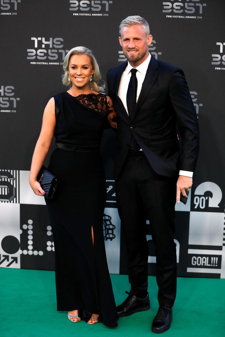 Kasper Schmeichel, igrač Leicester Cityja, na dodjelu je došao sa suprugom Stine Gyldenbrand. Ovaj par bio je 11 godina zajedno prije nego što su odlučili stati pred oltar. Upoznali su se 2004. i brzo zaručili ali s vjenčanjem su dugo čekali. Par ima osam godina starog sina Maxa i  šestogodišnju kćer Isabellu.