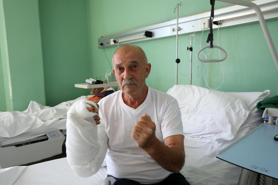 Nakon iznimno zahtjevne operacije pacijentu spašena desna ruka u KBC Rijeka