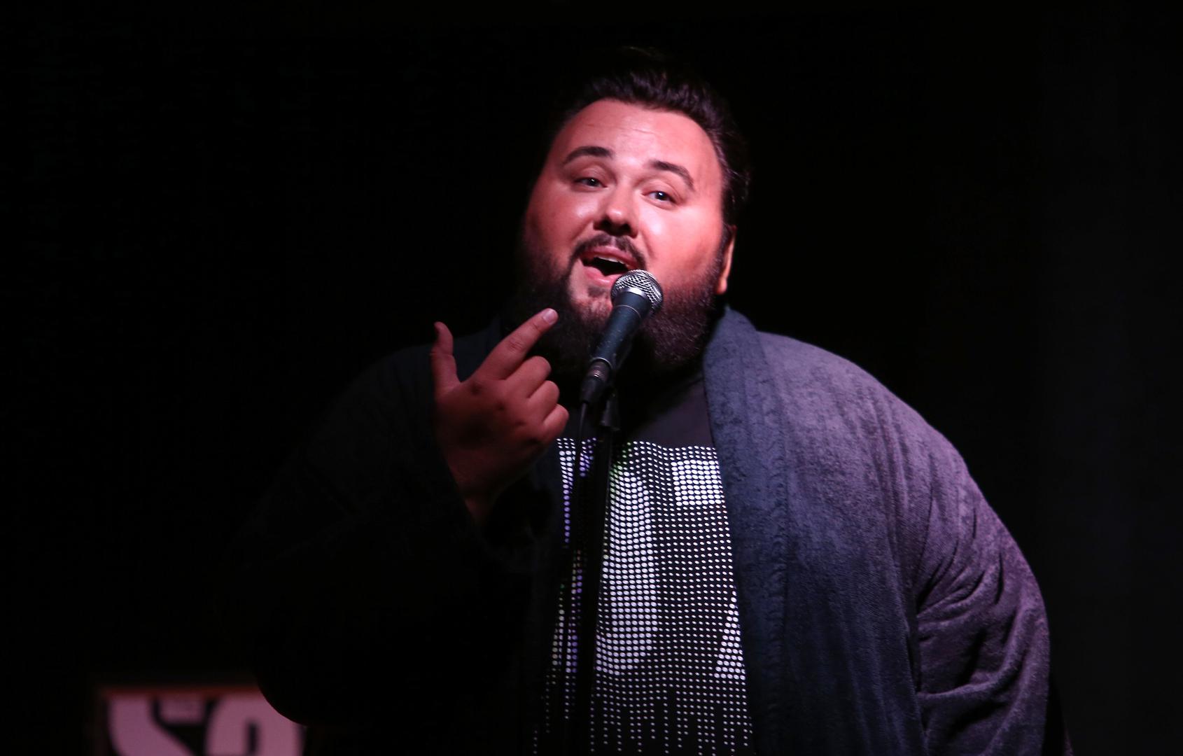 Nedostajala mu je publika i nastupi i sretan je što će svakog četvrtka, uz poštivanje svih epidemioloških mjera uveseljavati svoju publiku glazbom baš kao što je to činio prije osam godina kada je svaki četvrtak nastupao u Saxu.