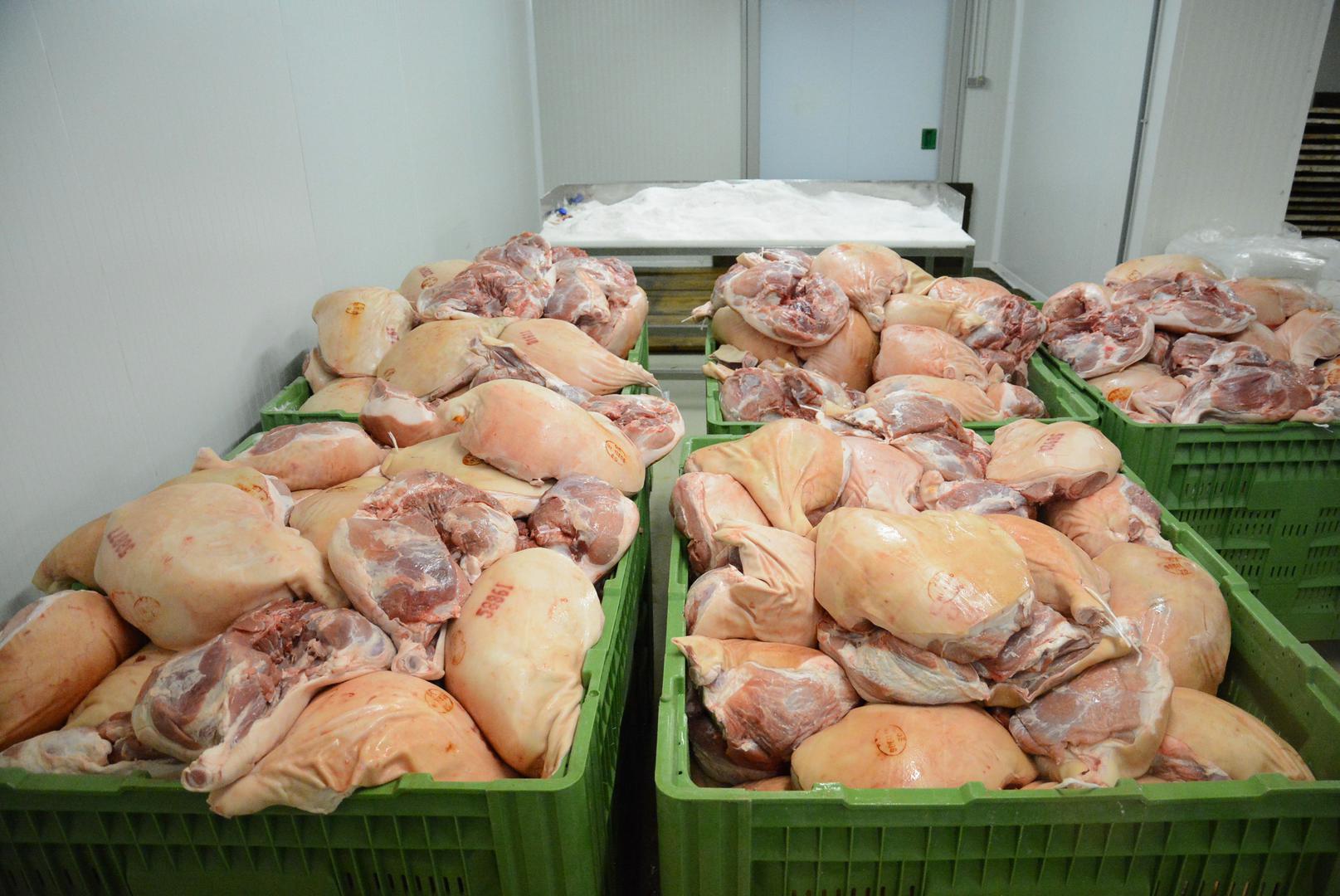 U Puntici na tradicionalan i prirodan način proizvode Dalmatinski pršut, pancetu, sokol i pečenicu.