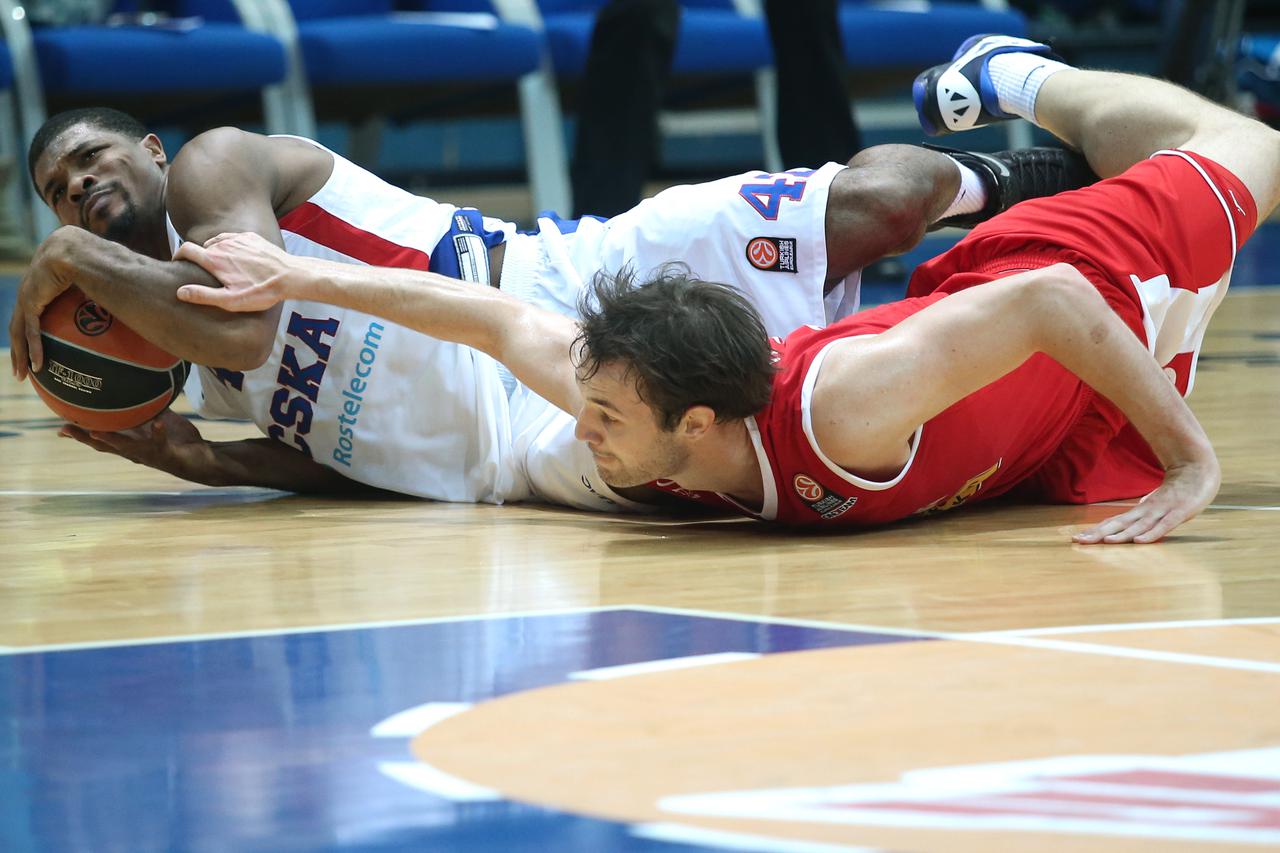 31.10.2014., KC Drazen Petrovic, Zagreb - Euroliga, 03. kolo, KK Cedevita - PBK CSKA Moskva. Kyle Hinse, Miro Bilan. Photo: Sanjin Strukic/PIXSELL