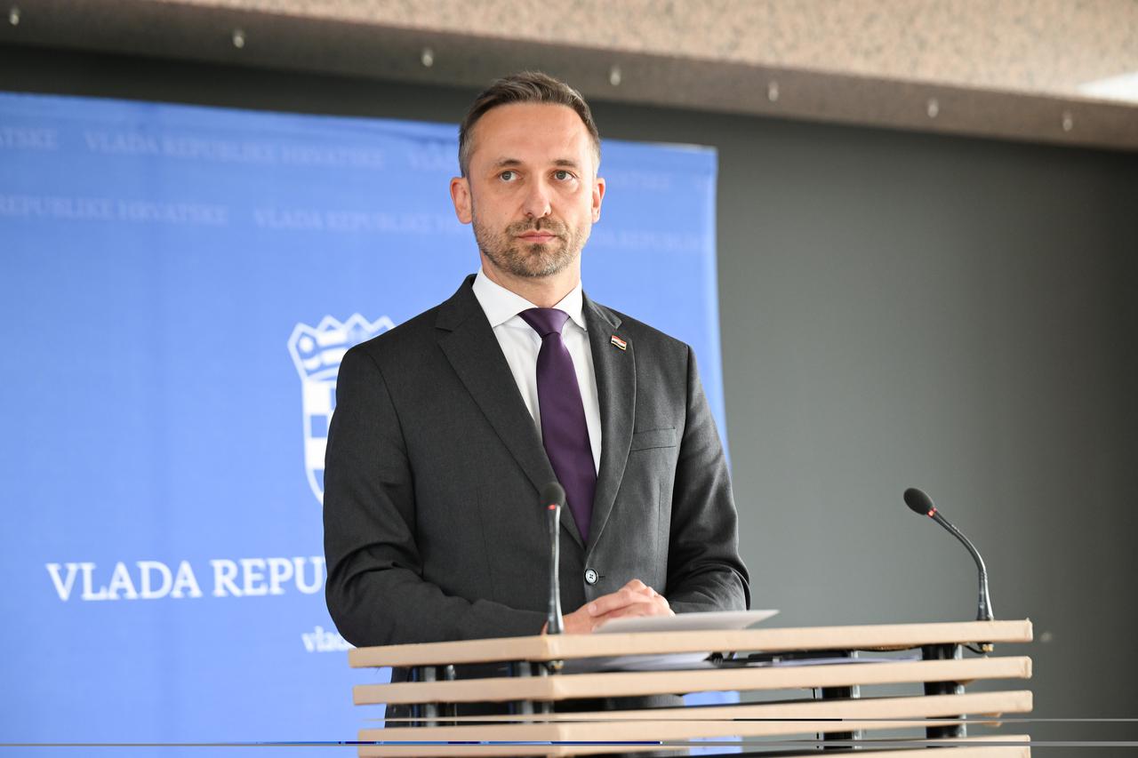Zagreb: Nakon sjednice Vlade ministar Marin Piletić dao je izjavu za medije