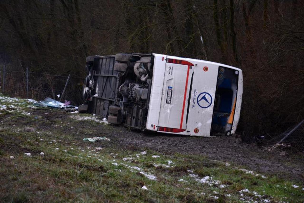 autobus,prevrnuo se,nesreća