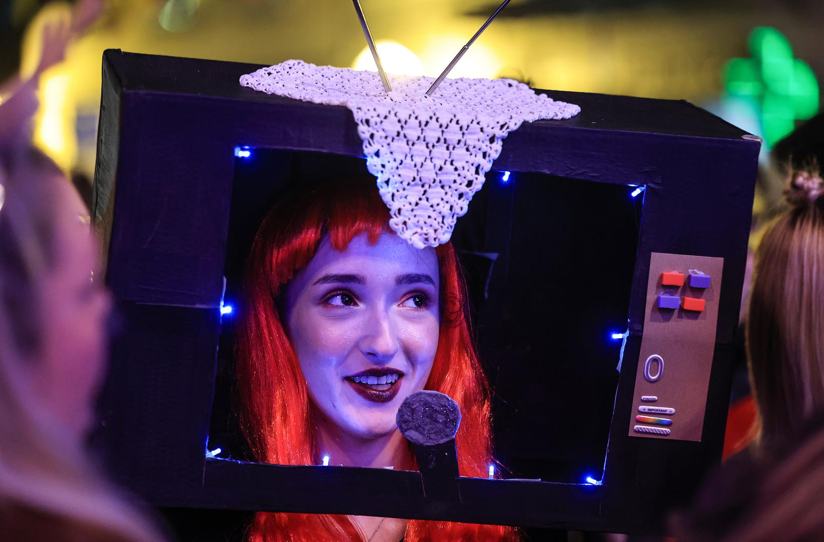 Uz bogat i raznolik program na nekoliko lokacija u gradu, Samoborski fašnik živi u brojnim samoborskim lokalima i restoranima uz prigodne fašničke menije i neizostavne krafne. 