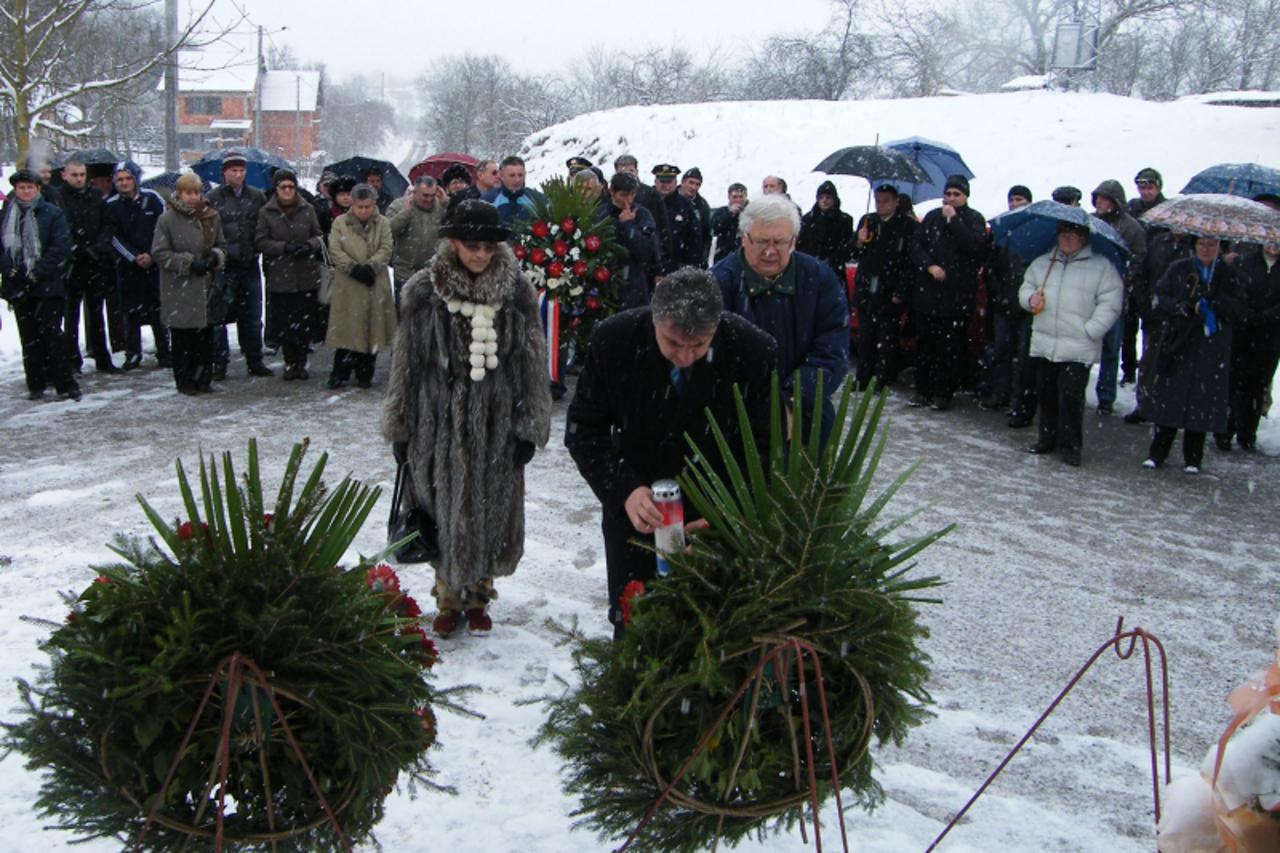 \'SIS....161210...JOSEVICA.... .GRADONACELNIK MILAN BAKSIC,ZAMJENICA DIJANA MUZIC I ÐURO STOJIÆ  ZAMJENIK IZ REDOVA SRPSKE NACIONALNE MANJINE\'