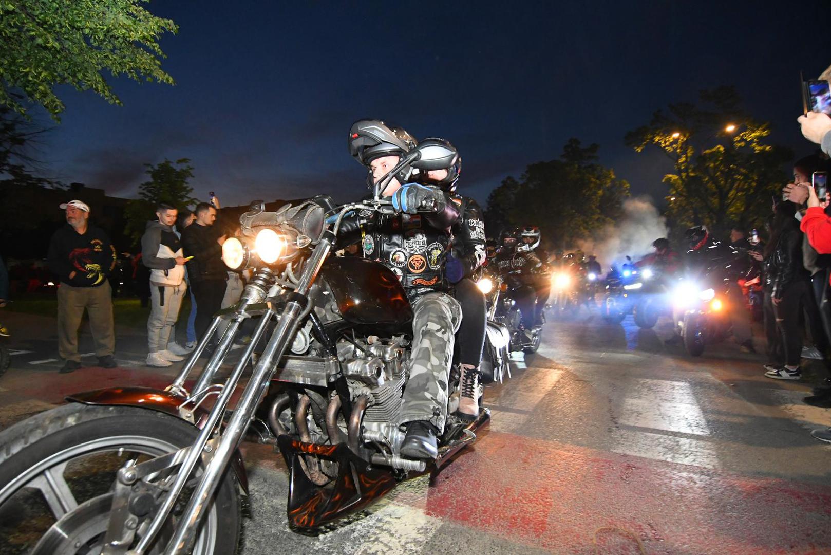 Prvomajska moto budnica je običaj koji u Bjelovaru postoji od tridesetih godina prošlog stoljeća, a jedinstvena je u Hrvatskoj i u svijetu