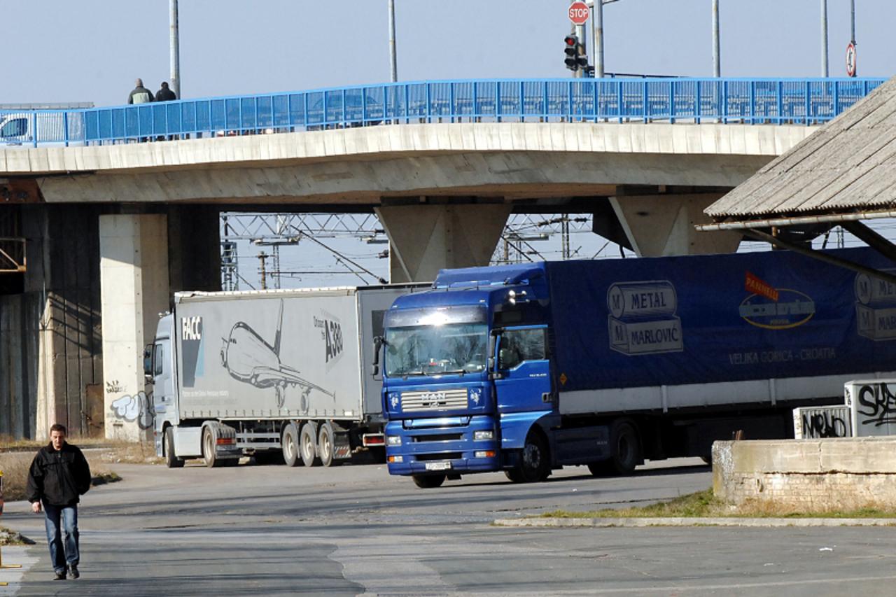 \'09.02.2011., Sisak - Izvoznici s podrucja Sisacko-moslavacke zupanije protive se ukidanju Carinske ispostave u sisackoj Rimskoj ulici. Photo:Nikola Cutuk/PIXSELL\'