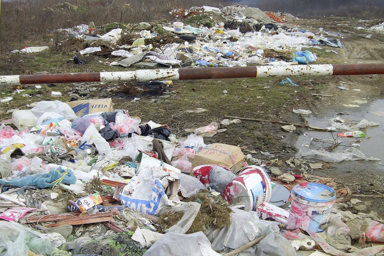 \'VARAZDIN/MEDJIMURJE- 18.02.2009., Belica, Hrvatska- Odlagaliste otpada u Belici. Photo: Ivica Beti / Vecernji list\'