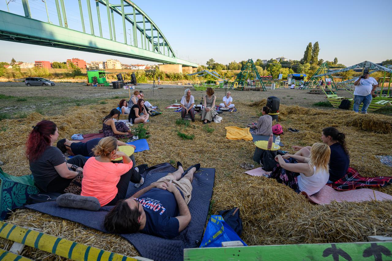 Zagreb: Nina Kraljić i Jan Malus na Green River Festu izveli zvukoterapiju