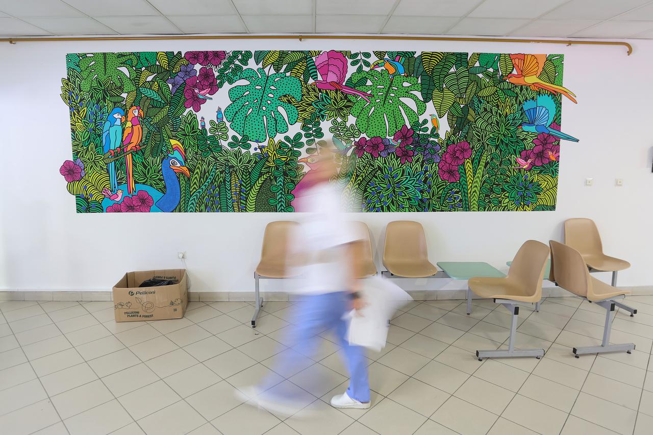 Šareni murali uljepšavaju zidove čekaonice u zagrebačkoj bolnici Rebro