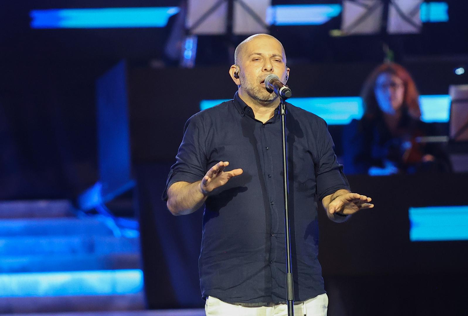 Kristijan Rahimovski nastupio je s pjesmom “Nedostaješ mi ko nekad”.