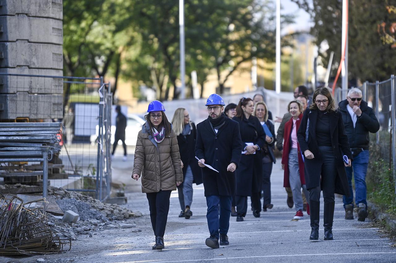 Gradonačelnik Tomašević sa suradnicima obišao radove na cjelovitoj obnovi Doma zdravlja Zagreb - Zapad