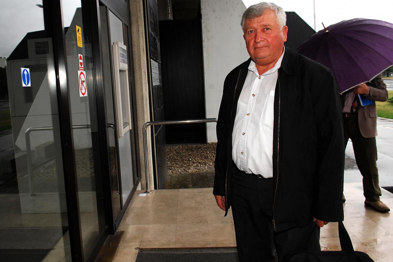 'za unu...23. 06. 2009. vukovarska/ministarstvo poljoprivrede/antun laszlo dolazi u ministarstvo poljoprivrede na pregovore Photo: Zeljko Hladika/Vecernji list'