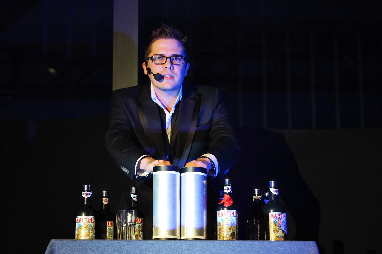 Zagreb: Premijera predstave Što je muškarac bez trikova