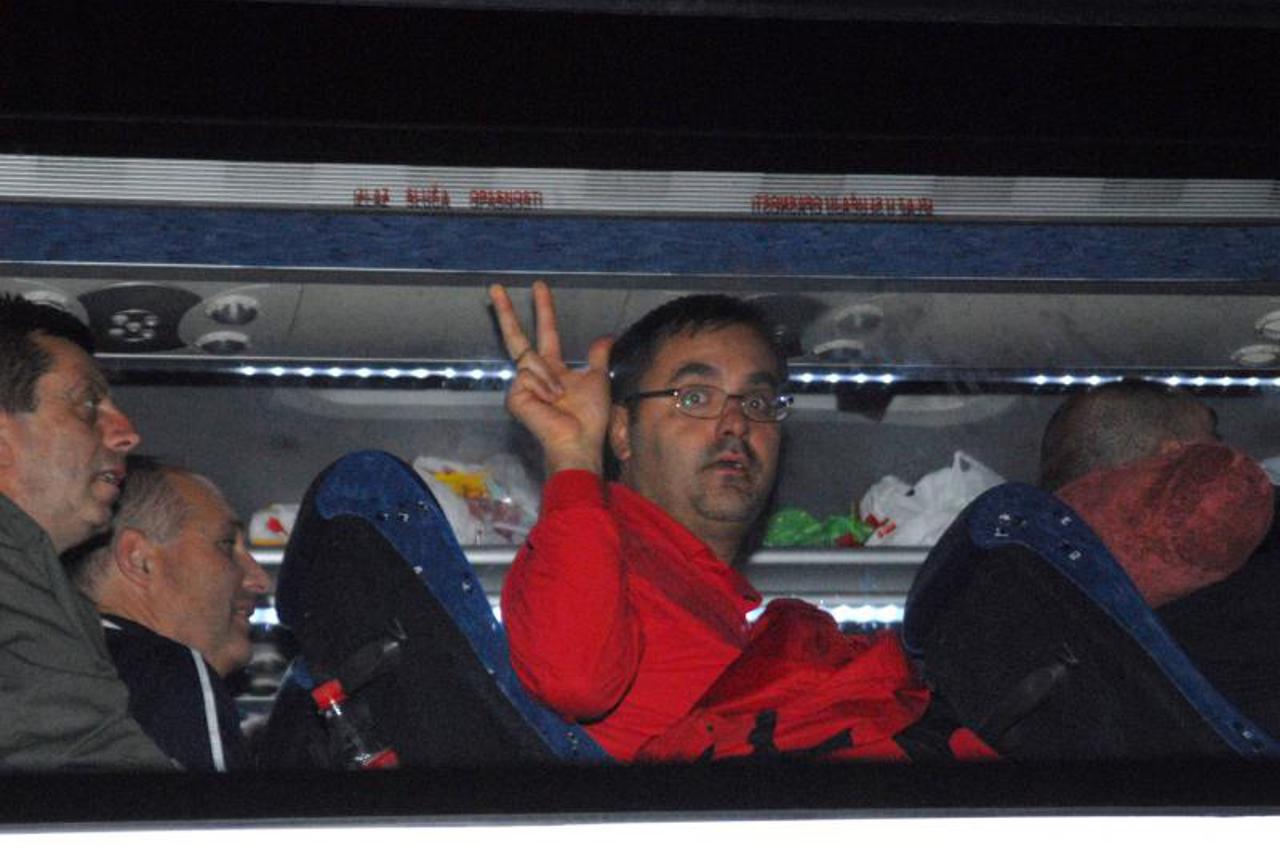 Srbija Navijači Huligani Bajakovo (1)