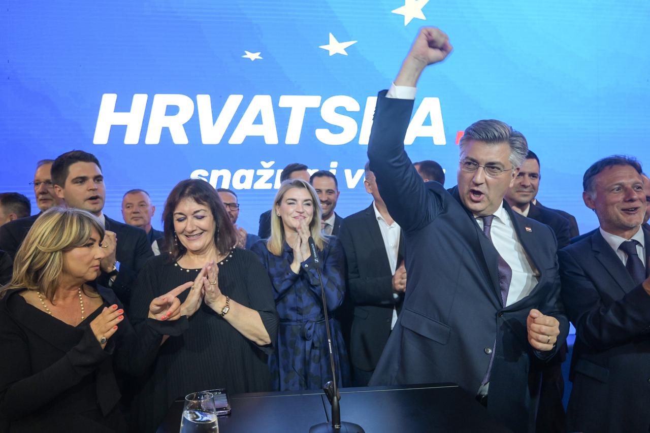 Zagreb: Slavlje Andreja Plenkovića i stranačkih kolega u stožeru nakon rezultata izbora za Europski parlament
