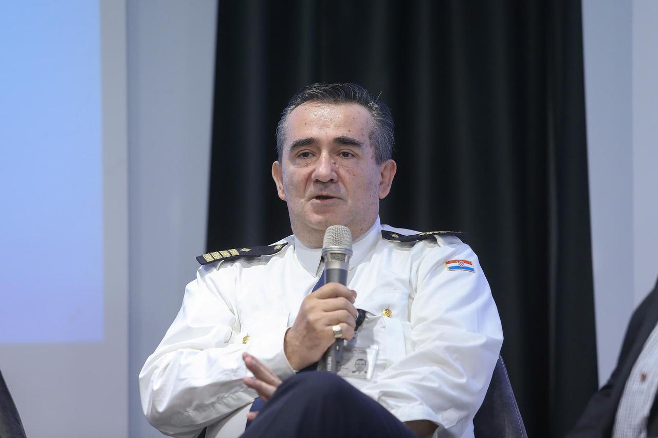 Zagreb: Panel Večernjeg lista Oružje i ratovanja