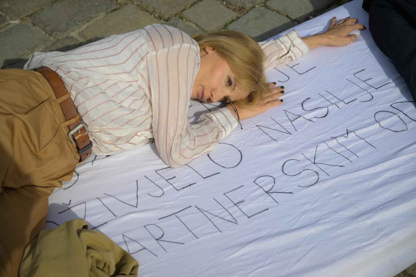 U subotu, 11. listopada, autorski tim i izvođači predstave Sigurna kuća izveli su treći javni umjetnički performans inspiriran poznatim radom Mattress Performance američke aktivistice i performerice Emme Sulkowicz, objavili su iz kazališta Gavella.