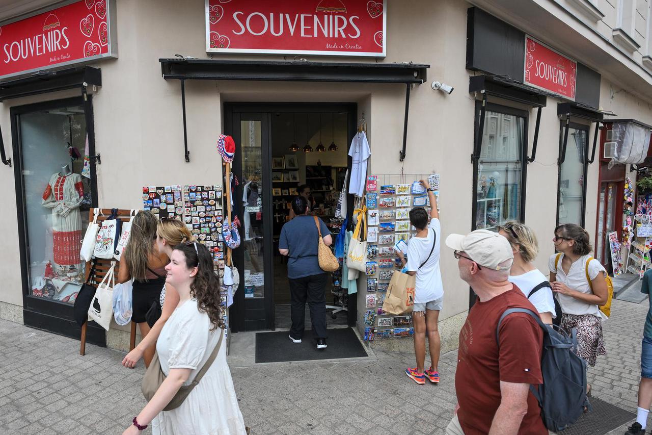 Zagreb: Suvenirnice u Bakačevoj ulici