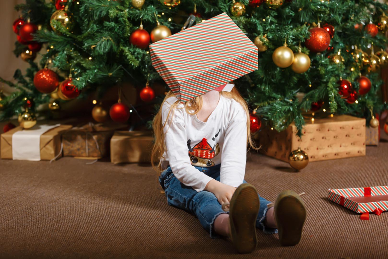 Škorpion: Škorpion ne podnosi površnost, a blagdanska prisilna vedrina mu zna djelovati kao loše odglumljena predstava. Small talk uz kobasice može mu pokvariti raspoloženje brže nego hladan vjetar na adventu. On voli intimniju atmosferu i autentične razgovore, pa mu preglasna veselica često iscrpi baterije. Njegov Grinch izlazi na vidjelo kad osjeti da mu netko ulazi u privatnost ili prelazi granice pod izlikom blagdana.