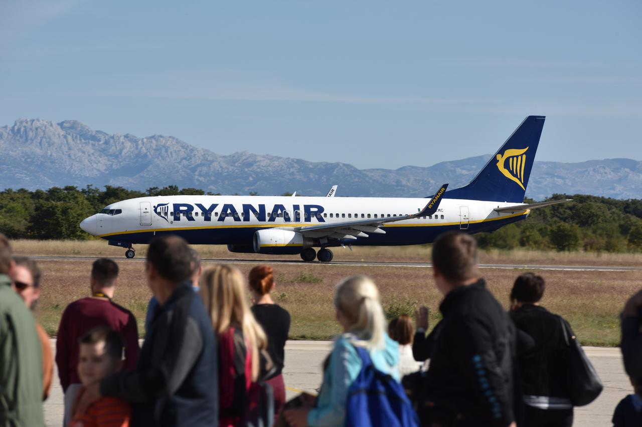 Avion Ryanaira na uzletištu zadarske zra?ne luke Zemunik