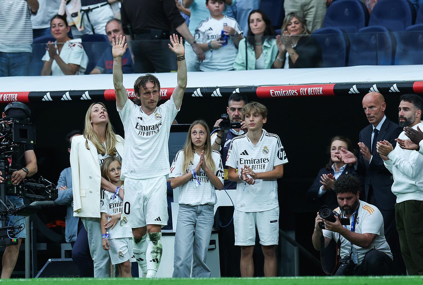 Iako je oproštajna utakmica na Bernabéu protiv Real Sociedada označila kraj njegovih nastupa pred domaćom publikom u La Ligi, to neće biti njegov posljednji nastup u bijelom dresu. Modrić će biti dio momčadi na FIFA Klupskom svjetskom prvenstvu ovog ljeta, što će biti njegova posljednja avantura s Real Madridom.