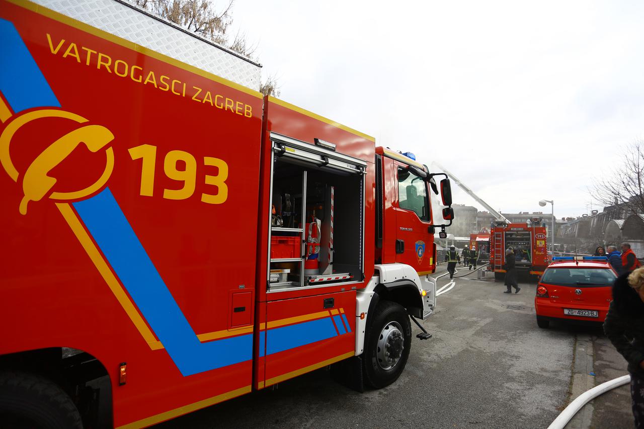 Zagreb: Požar u Dugavama