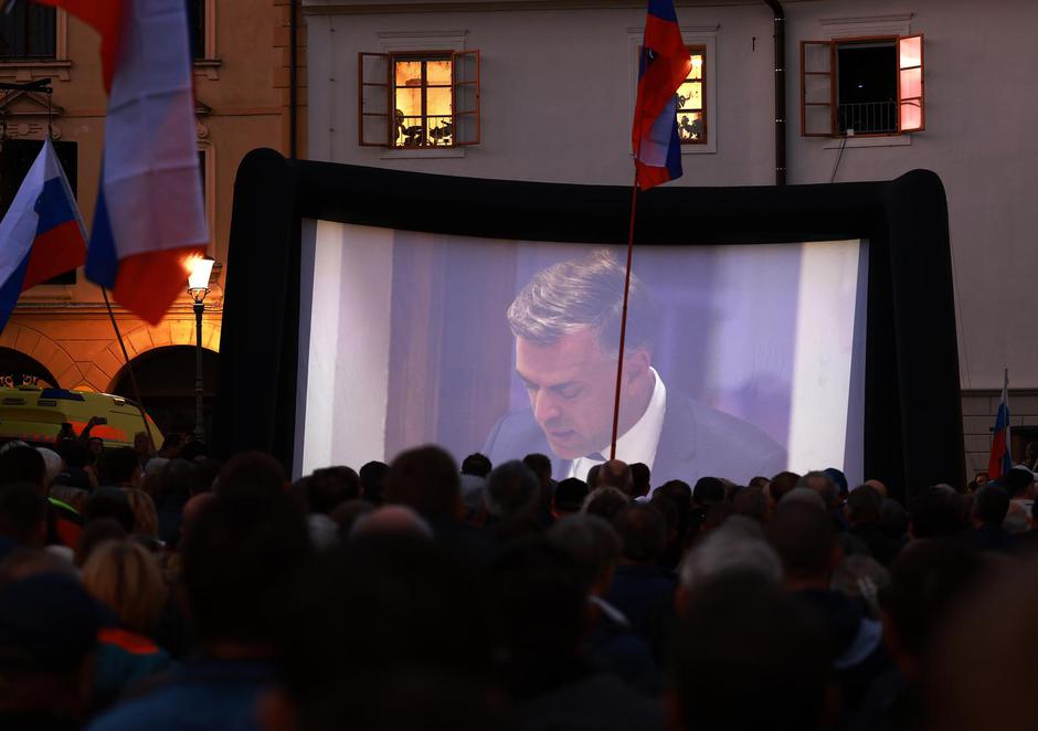 Novo Mesto: Građani pristižu na prosvjedni skup, održat će se i politički summit