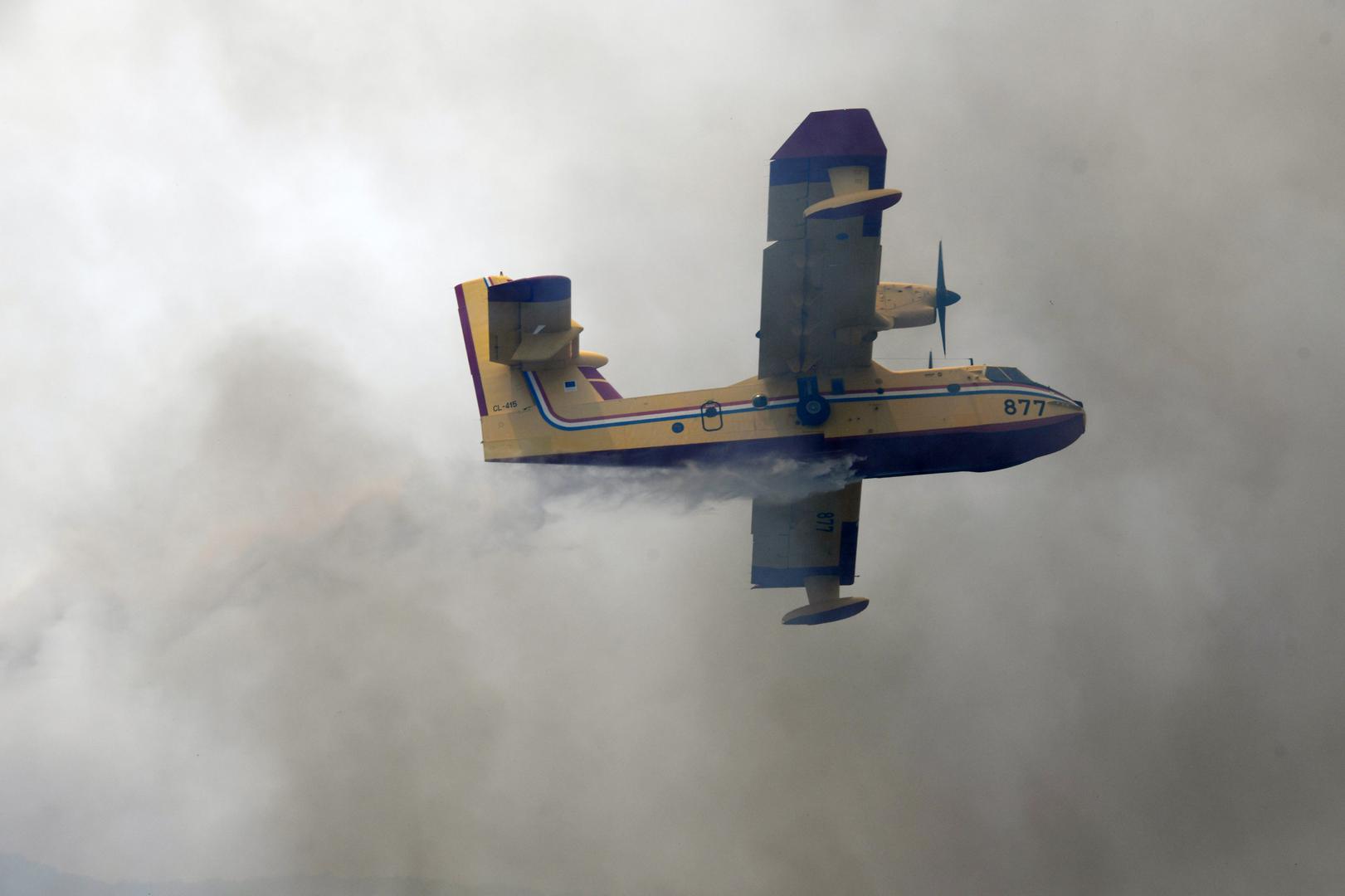 13.07.2023.,Sibenik - U gašenju požara otvorenog prostora koji je izbio na lokaciji Grebaštica u Šibensko-kninskoj županiji, trenutno sudjeluje 79 vatrogasaca sa 28 vatrogasnih vozila, Intervencijska vatrogasna postrojba Šibenik, 3 protupožarna zrakoplova Canadair CL-415, 2 protupožarna zrakoplova Air Tractor. Photo: Hrvoje Jelavic/PIXSELL