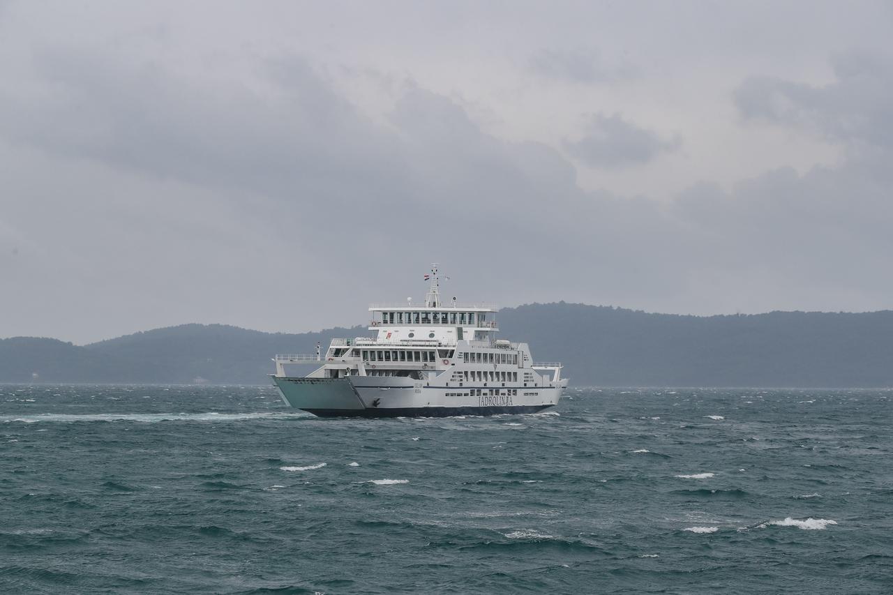 Zadar: Trajekt Ugljan