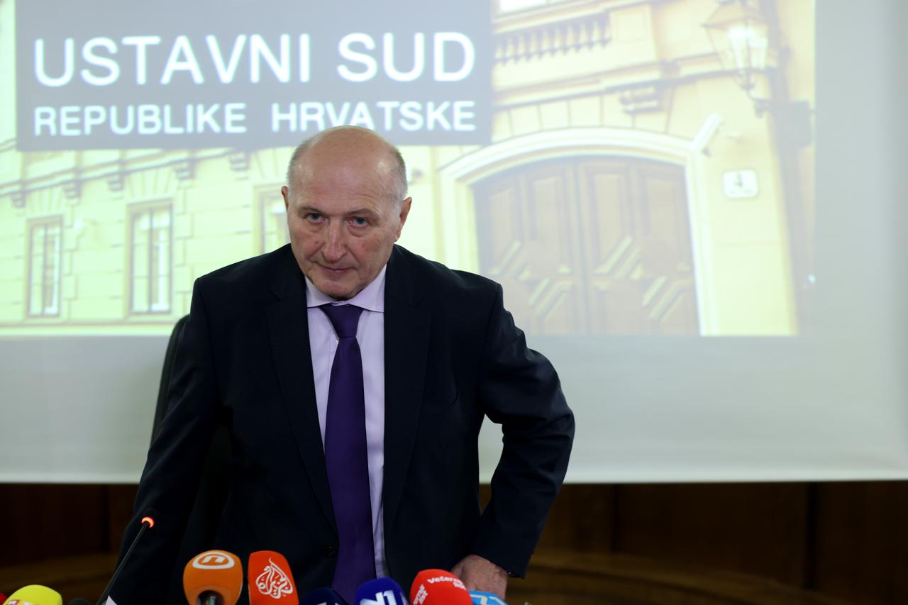 Konferencija za medije Miroslava Separovica nakon izvanredne sjednice Ustavnog suda.
