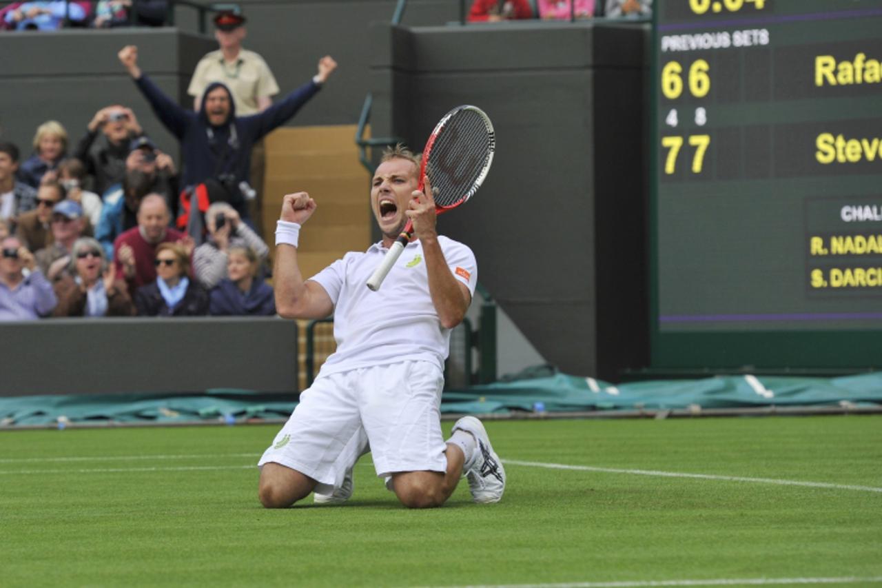 'Steve Darcis of Belgium celebrates after defeating Rafael Nadal of Spain in their men's singles tennis match at the Wimbledon Tennis Championships, in London June 24, 2013.      REUTERS/Toby Melvill