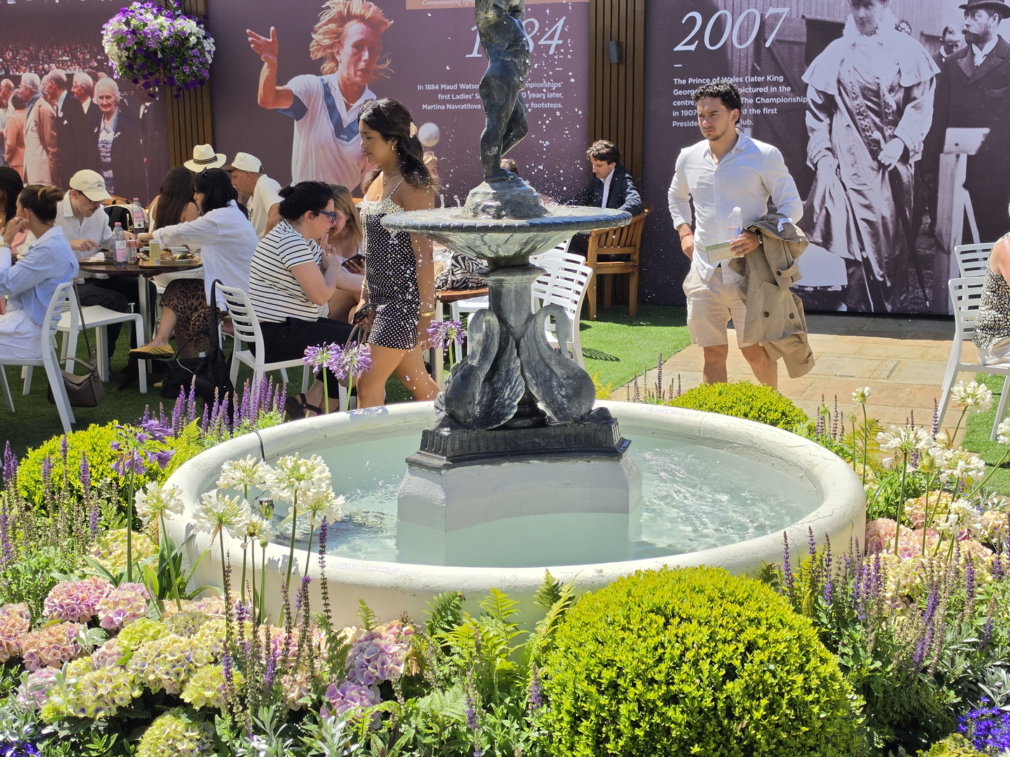 Cafe Pergola je stvarno lijepo uređen, kao što je i cijeli Wimbledon takav. A i cijene prate luskuznu razinu...