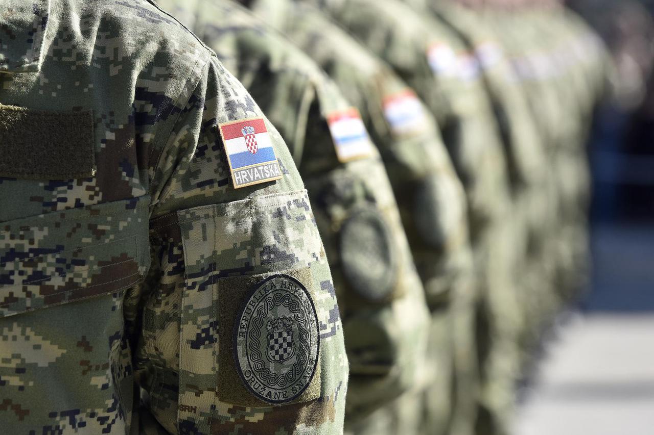 Knin: Svečana prisega ročnika na temeljnom vojnom osposobljavanju