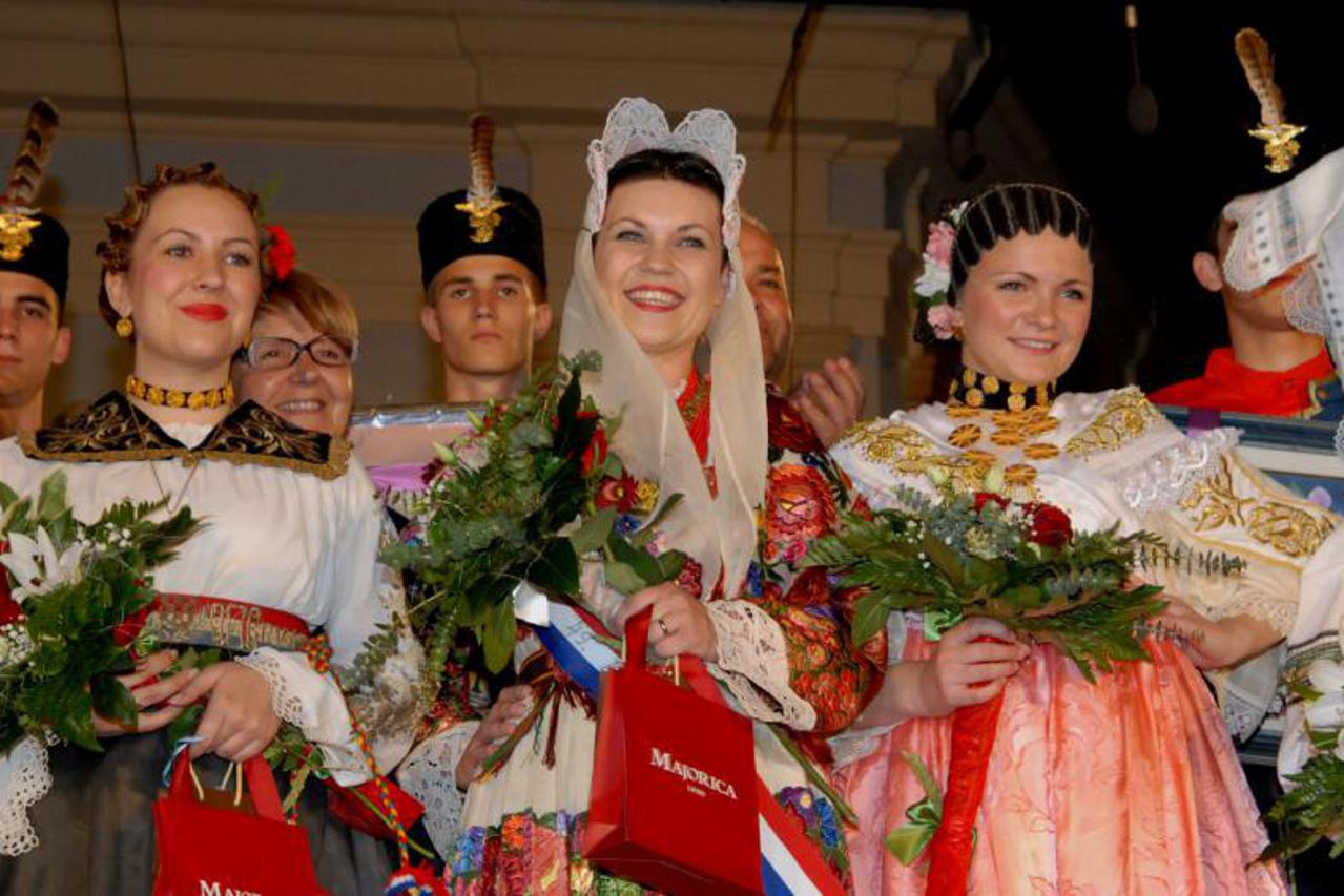 Kristina Kruhan narodna nošnja (1)