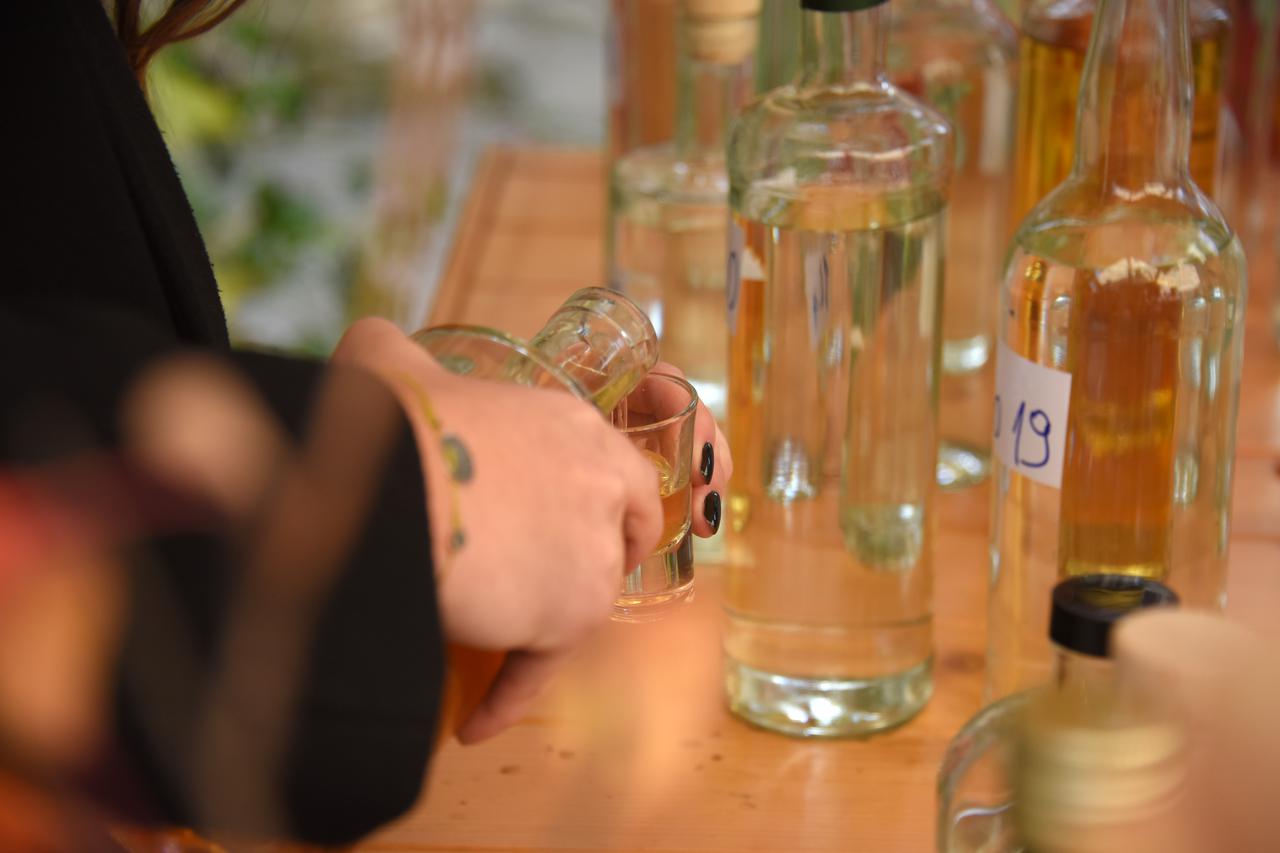 U gradiću Humu u Istri održana Smotra domaćih rakija