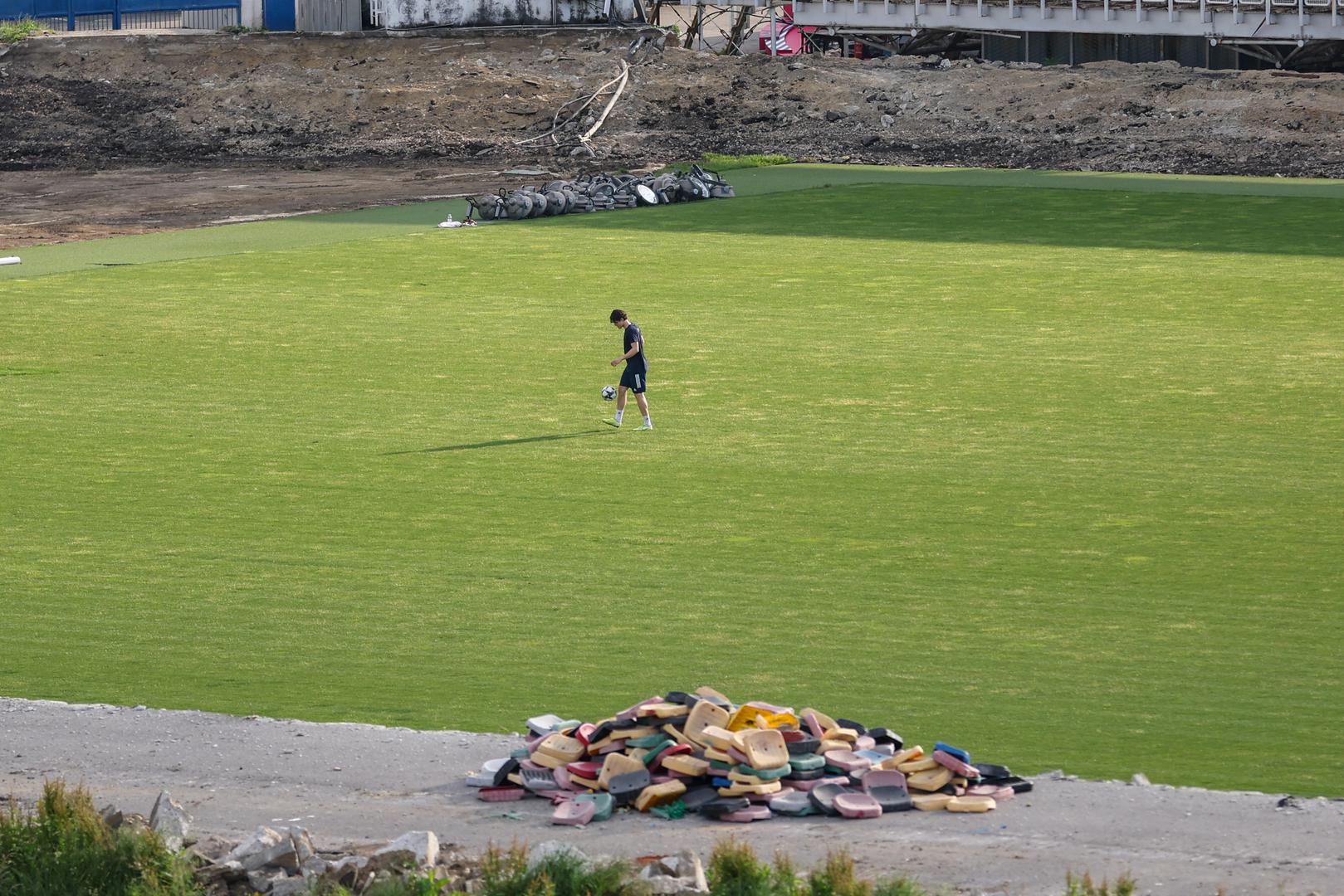 Uz to, gradit će se nove prometnice, pješačke zone i parkirališta, kako bi prostor stadiona postao otvoren i pristupačan svim građanima, ne samo navijačima.