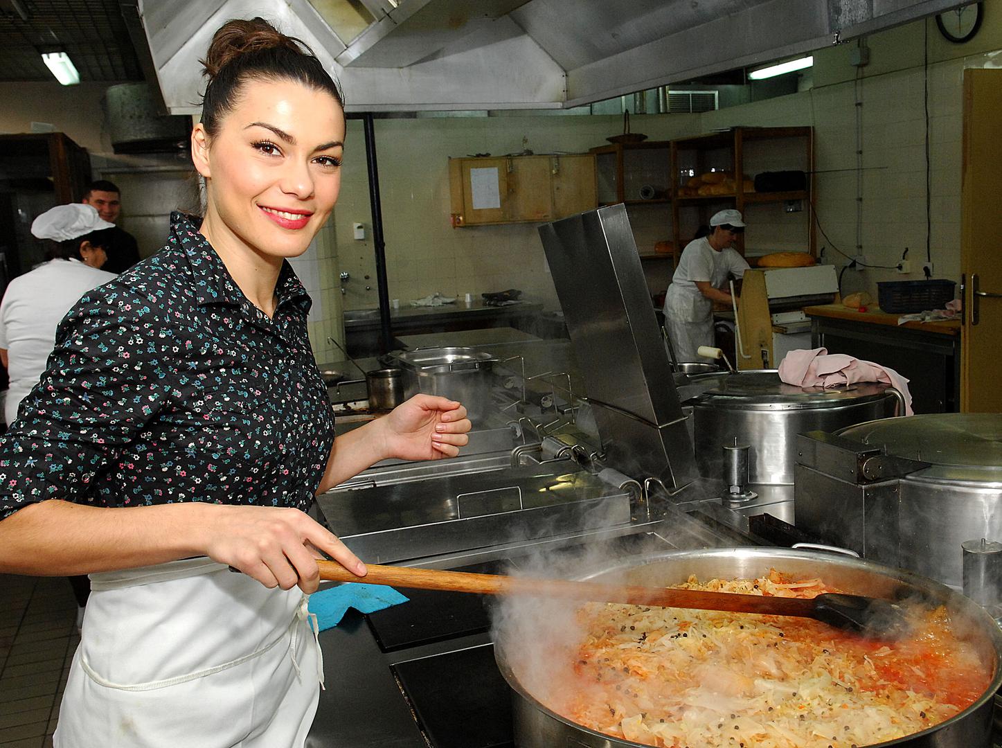 Priznala je kako ju je angažman u 'Zakonu ljubavi' posebno iznenadio jer nije očekivala glavnu ulogu u tako velikoj produkciji. 