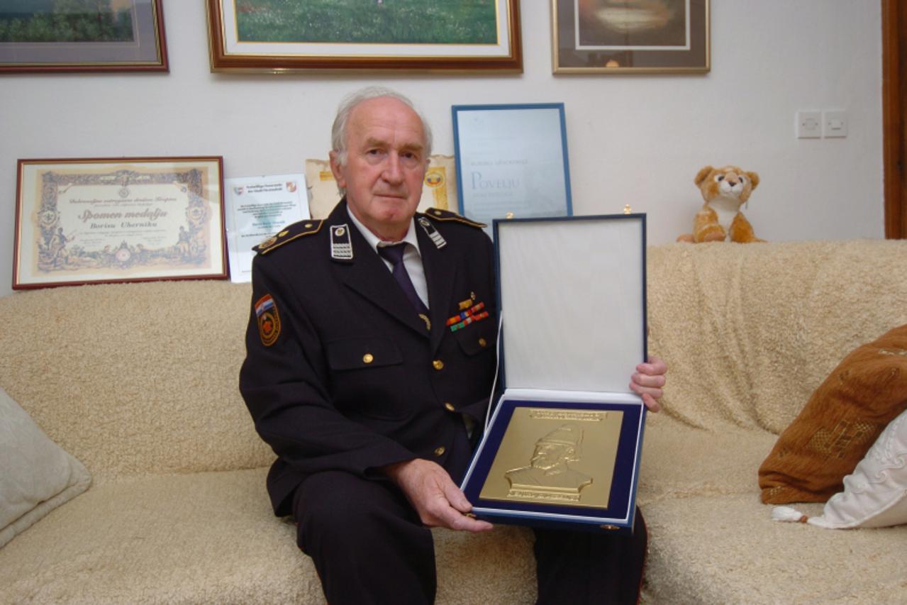 '05.05.2010., Dom obitelji Uhernik, Krapina - Na slici: Boris Uhernik, docasnik Dobrovoljnog vatrogasnog drustva Krapinsko zagorske zupanije - Dobitnik plakete za zivotno dijelo. Photo: Matija Topolov